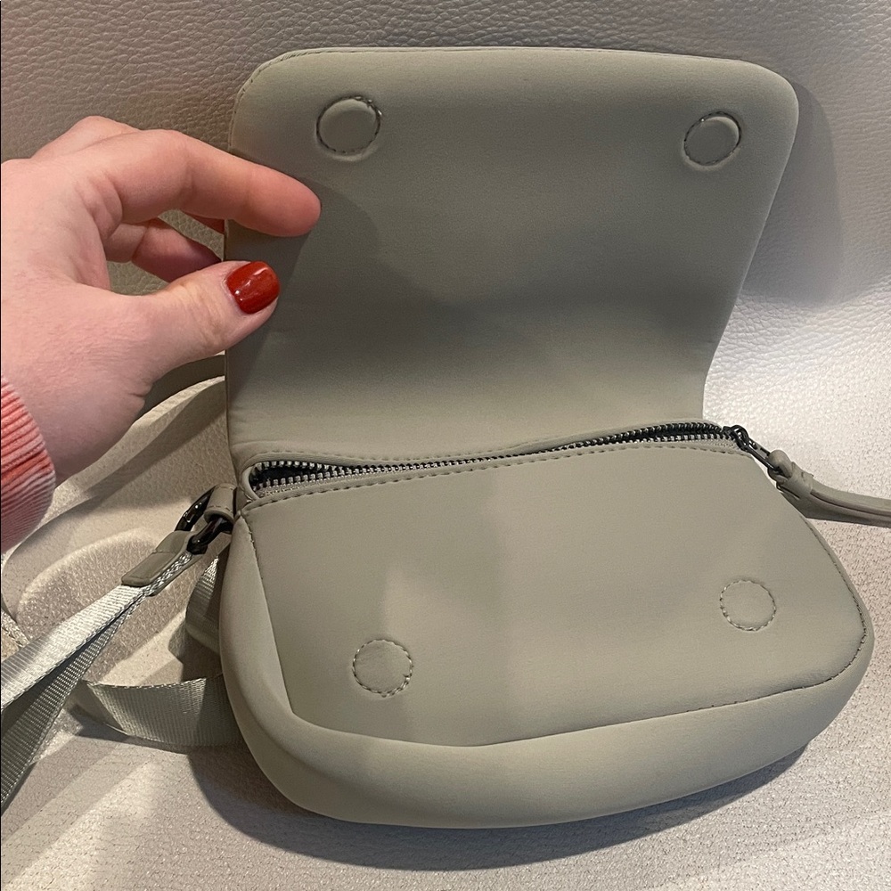 New Seafoam Green Crossbody Bag with Adjustable Strap Wristlet - Picture 4 of 12